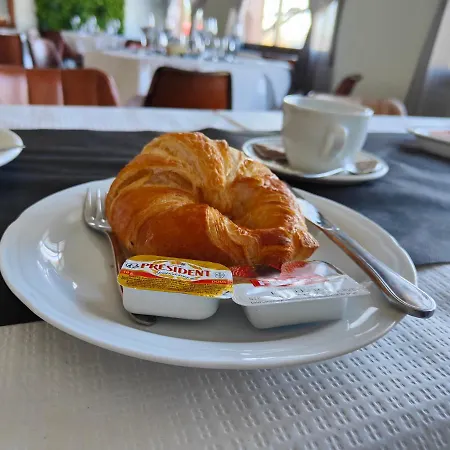 Restaurante Venta Del Barro Отель *